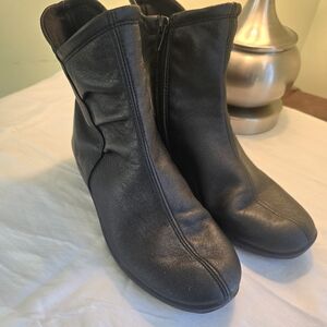 Arcopedico L19 Black Ankle Boots